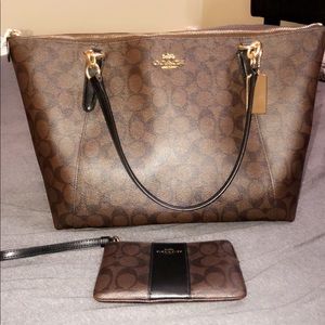 Coach purse and wristlet